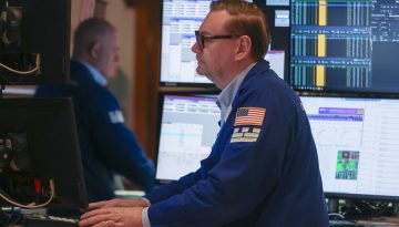 Wall Street: Μικτές τάσεις με φόντο το σχέδιο-μαμούθ της Alphabet για την ΤΝ και την αβεβαιότητα για το Ιράν