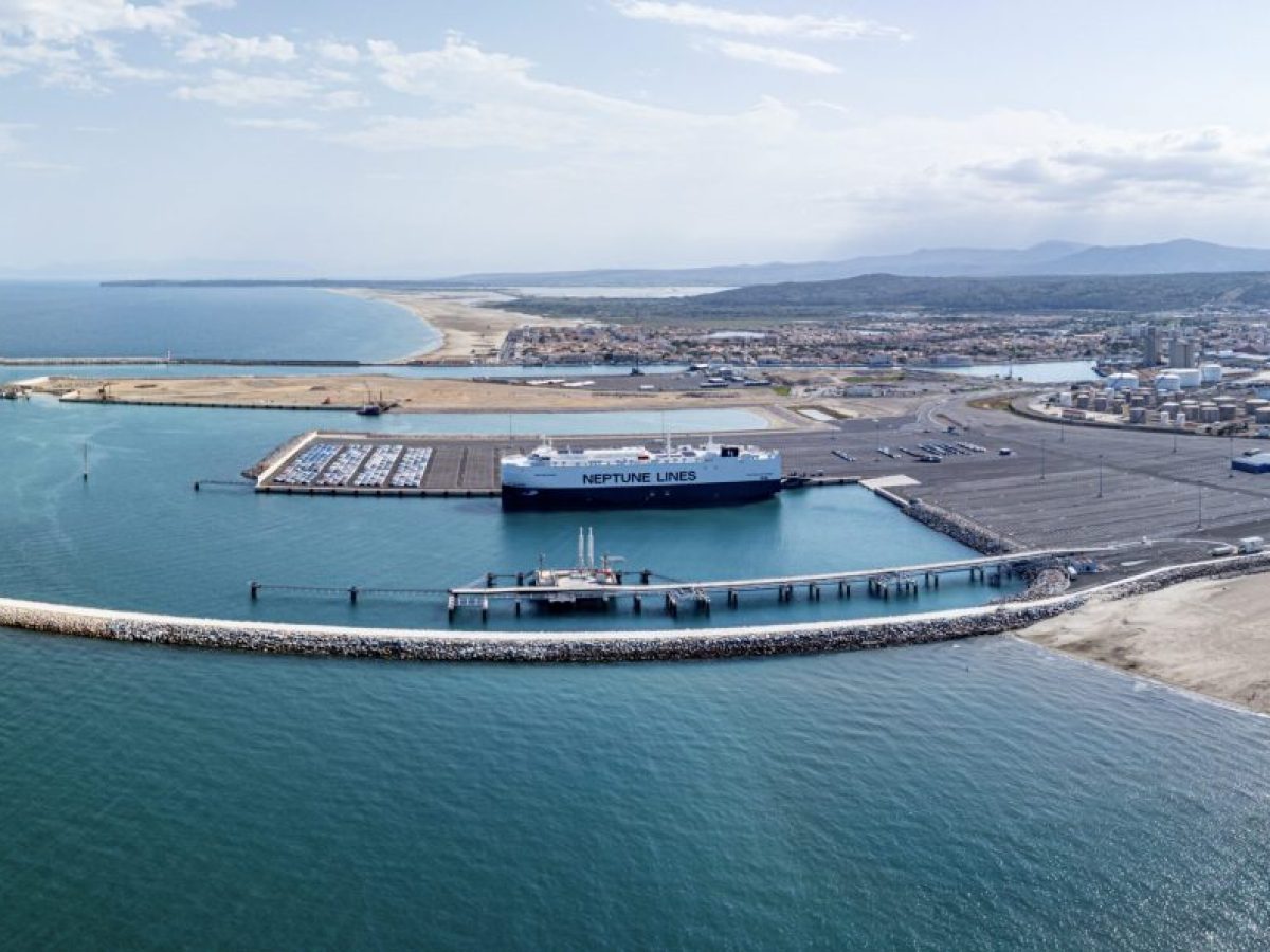 To Neptune Pireas της Μελίνας Τραυλού κατέπλευσε για πρώτη φορά στην Ευρώπη με 4.000 αυτοκίνητα