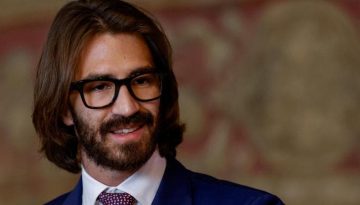 Λεονάρντο Μαρία Ντελ Βέκιο: Ο κληρονόμος της Ray-Ban κλιμακώνει τη μάχη για τον έλεγχο της οικογενειακής περιουσίας