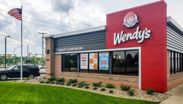 Wendy’s: Πώς μια viral ανάρτηση οδήγησε σε άλμα έως 42% τη μετοχή