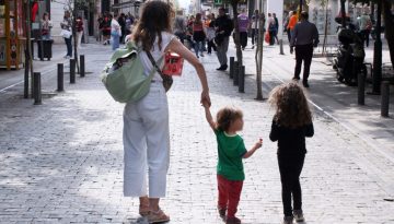 Έ&omega;&sigmaf; &tau;&iota;&sigmaf; 30 &Iota;&omicron;&upsilon;&nu;ί&omicron;&upsilon; &eta; &epsilon;&nu;ί&sigma;&chi;&upsilon;&sigma;&eta; &tau;&omega;&nu; 150 &epsilon;&upsilon;&rho;ώ &alpha;&nu;ά &pi;&alpha;&iota;&delta;ί &ndash; &Delta;&iota;&kappa;&alpha;&iota;&omicron;ύ&chi;&omicron;&iota;, &pi;&omicron;&sigma;ά &kappa;&alpha;&iota; &tau;&rho;ό&pi;&omicron;&sigmaf; &kappa;&alpha;&tau;&alpha;&beta;&omicron;&lambda;ή&sigmaf;