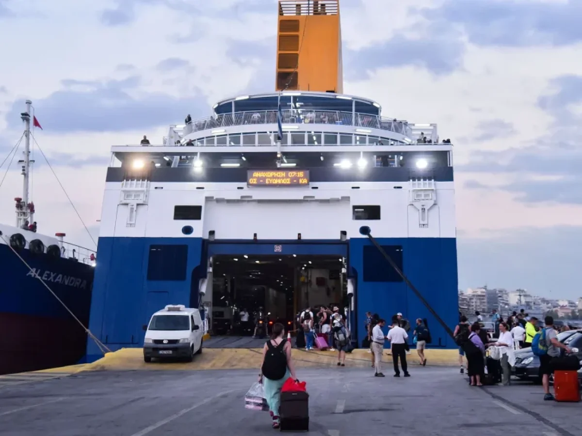 Αναπληρωτές εκπαιδευτικοί: Εκπτώσεις έως 50% σε πλοία και 30% σε αεροπορικά