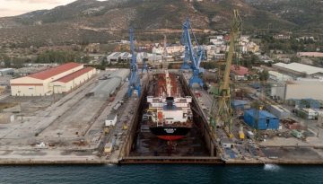 &Eta; &laquo;&alpha;&nu;&tau;&epsilon;&pi;ί&theta;&epsilon;&sigma;&eta;&raquo; &tau;&omega;&nu; &epsilon;&lambda;&lambda;&eta;&nu;&iota;&kappa;ώ&nu; &nu;&alpha;&upsilon;&pi;&eta;&gamma;&epsilon;ί&omega;&nu;: &Epsilon;&pi;&epsilon;&nu;&delta;ύ&sigma;&epsilon;&iota;&sigmaf;, &delta;&iota;&epsilon;&theta;&nu;&epsilon;ί&sigmaf; &sigma;&upsilon;&mu;&mu;&alpha;&chi;ί&epsilon;&sigmaf; &kappa;&alpha;&iota; &chi;&iota;&lambda;&iota;ά&delta;&epsilon;&sigmaf; &nu;έ&epsilon;&sigmaf; &theta;έ&sigma;&epsilon;&iota;&sigmaf; &epsilon;&rho;&gamma;&alpha;&sigma;ί&alpha;&sigmaf;
