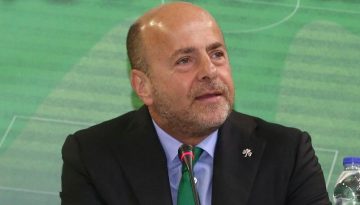&Omicron; &Alpha;&lambda;&alpha;&phi;&omicron;ύ&zeta;&omicron;&sigmaf; &tau;&alpha; &beta;ά&zeta;&epsilon;&iota; &mu;&epsilon; &Mu;&alpha;&rho;&iota;&nu;ά&kappa;&eta;, &Beta;&alpha;&rho;&delta;&iota;&nu;&omicron;&gamma;&iota;ά&nu;&nu;&eta;