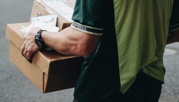 Αλλάζουν όλα από αύριο για τα φθηνά μικροδέματα από Temu και Shein – Πώς θα εφαρμόζεται ο δασμός των 3 ευρώ
