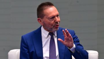 Προειδοποίηση Στουρνάρα: “Οι δημόσιες συντάξεις δεν θα αρκούν στο μέλλον” – “Κλειδί” τα Επαγγελματικά Ταμεία