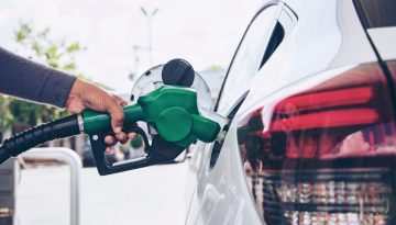 &Kappa;&alpha;ύ&sigma;&iota;&mu;&alpha;: &Pi;&omicron;ύ &pi;έ&phi;&tau;&epsilon;&iota; &kappa;ά&tau;&omega; &alpha;&pi;ό &tau;&alpha; 2 &epsilon;&upsilon;&rho;ώ &eta; &beta;&epsilon;&nu;&zeta;ί&nu;&eta;; &Omicron;&iota; &pi;&epsilon;&rho;&iota;&omicron;&chi;έ&sigmaf; &pi;&omicron;&upsilon; &pi;&alpha;&rho;&alpha;&mu;έ&nu;&epsilon;&iota; &laquo;&phi;&omega;&tau;&iota;ά&raquo;