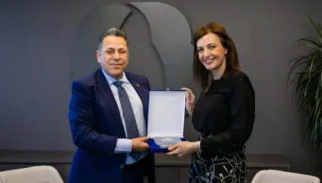 H CrediaBank &sigma;&tau;&eta;&rho;ί&zeta;&epsilon;&iota; &tau;&omicron; έ&rho;&gamma;&omicron; &tau;&omicron;&upsilon; &Epsilon;&Kappa;&Alpha;&Beta;