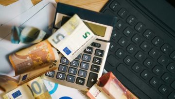 &Sigma;&upsilon;&nu;&tau;ά&xi;&epsilon;&iota;&sigmaf; &Iota;&omicron;&upsilon;&lambda;ί&omicron;&upsilon;: &Pi;ό&tau;&epsilon; &kappa;&alpha;&tau;&alpha;&beta;ά&lambda;&lambda;&omicron;&nu;&tau;&alpha;&iota; &alpha;&pi;ό &tau;&omicron;&nu; e-&Epsilon;&Phi;&Kappa;&Alpha;