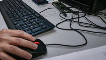 &Epsilon;&phi;&omicron;&rho;ί&alpha; &kappa;&alpha;&iota; &kappa;&alpha;&tau;&alpha;&sigma;&chi;έ&sigma;&epsilon;&iota;&sigmaf;: &Tau;&omicron; &lambda;ά&theta;&omicron;&sigmaf; &pi;&omicron;&upsilon; &kappa;ά&nu;&omicron;&upsilon;&nu; &chi;&iota;&lambda;&iota;ά&delta;&epsilon;&sigmaf; &phi;&omicron;&rho;&omicron;&lambda;&omicron;&gamma;&omicron;ύ&mu;&epsilon;&nu;&omicron;&iota; &mu;&epsilon; &tau;&omicron;&nu; &alpha;&kappa;&alpha;&tau;ά&sigma;&chi;&epsilon;&tau;&omicron; &lambda;&omicron;&gamma;&alpha;&rho;&iota;&alpha;&sigma;&mu;ό