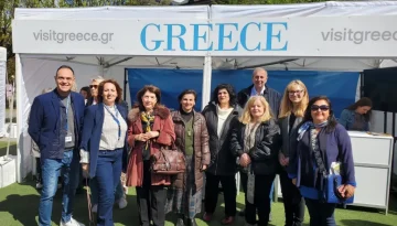 &Eta; &Epsilon;&lambda;&lambda;ά&delta;&alpha; &laquo;&sigma;&upsilon;&sigma;&tau;ή&nu;&epsilon;&tau;&alpha;&iota;&raquo; &sigma;&tau;&omicron;&upsilon;&sigmaf; &Sigma;&omicron;&upsilon;&eta;&delta;&omicron;ύ&sigmaf; 55+: &Delta;&upsilon;&nu;&alpha;&mu;&iota;&kappa;ή &pi;&alpha;&rho;&omicron;&upsilon;&sigma;ί&alpha; &tau;&omicron;&upsilon; &Epsilon;&Omicron;&Tau; &sigma;&tau;&eta; &Sigma;&tau;&omicron;&kappa;&chi;ό&lambda;&mu;&eta;