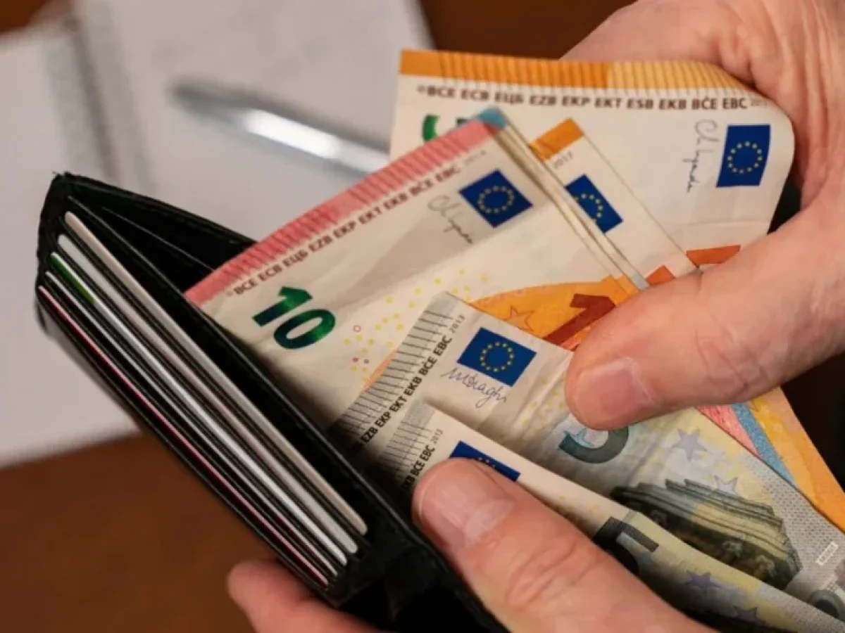 Τα επτά μέτρα στήριξης των πολιτών: Επιδόματα, ακατάσχετο και 72 δόσεις – Ποιοι θα δουν χρήματα και ελαφρύνσεις μέσα στο καλοκαίρι