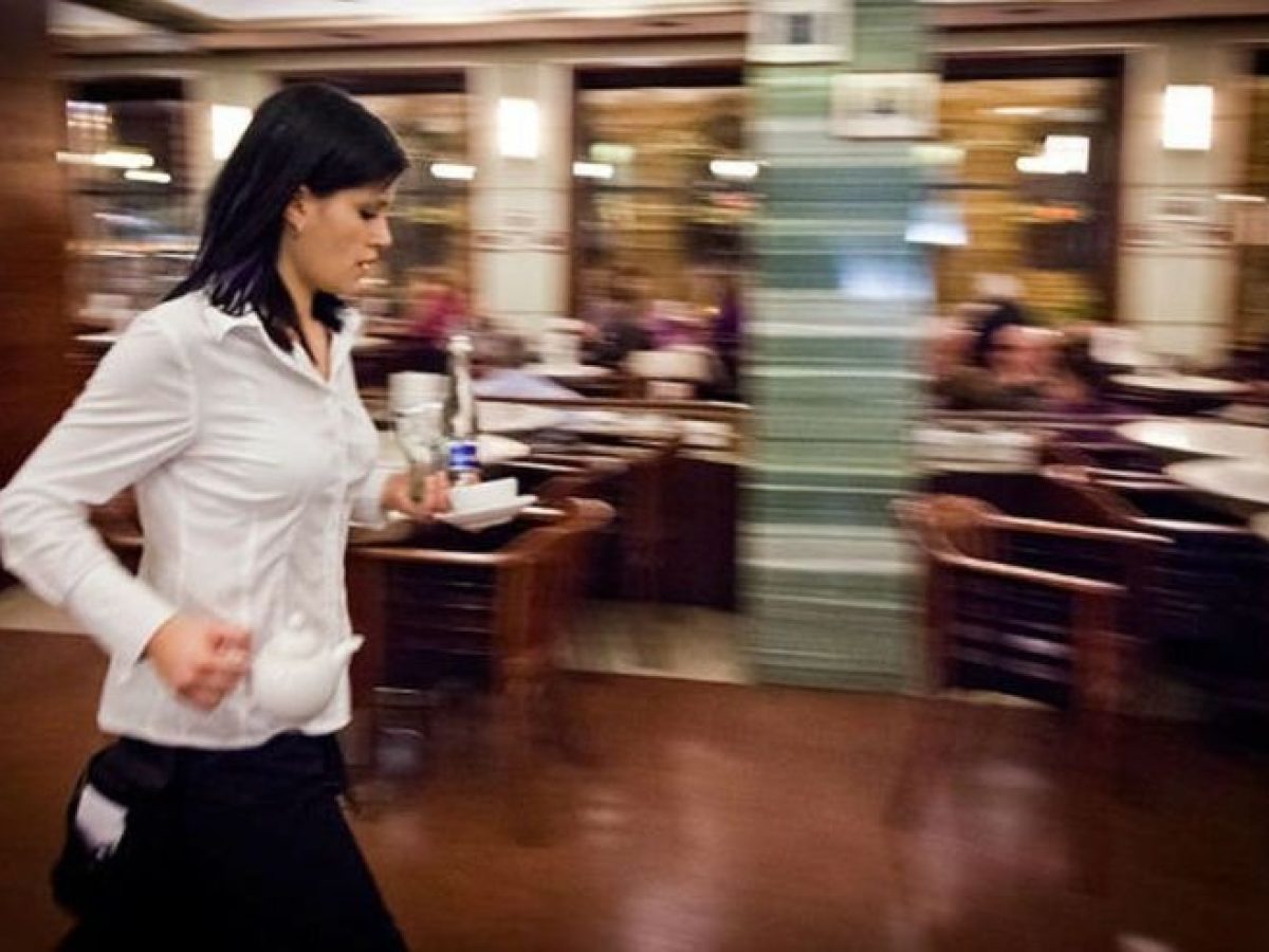 Έλλειψη εργαζόμενων με ανεργία άνω του 10%