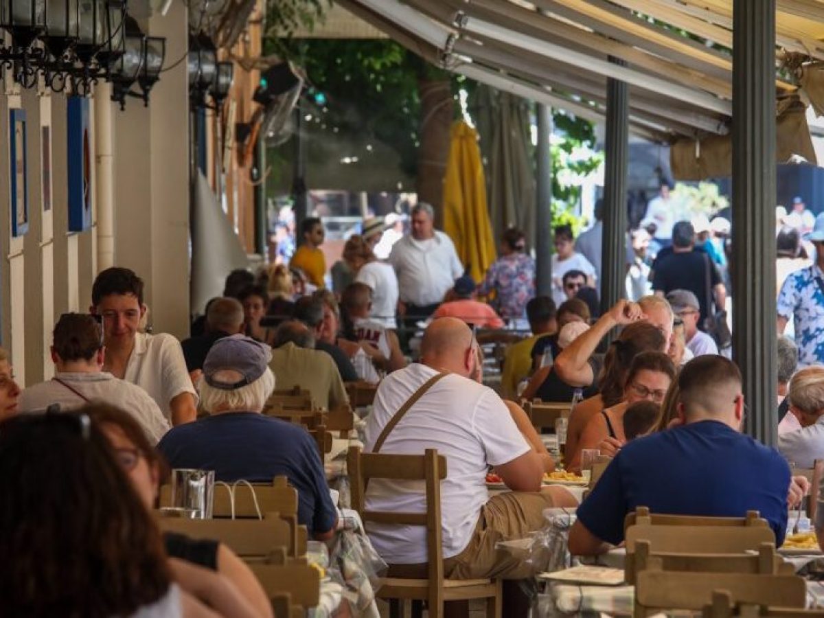 ΦΠΑ 13%, κατάργηση ΕΦΚ καφέ, απαλλαγές για delivery και κατάργηση εισφορών – Οι 4 φορολογικές προτάσεις του κλάδου εστίασης
