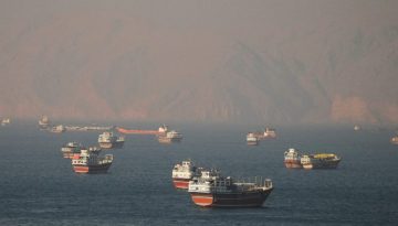 Στενά του Ορμούζ: Αυξάνεται η κυκλοφορία αλλά και η ζήτηση για πληρώματα