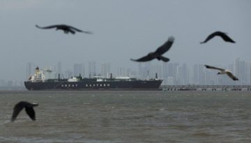 Πετρέλαιo, LNG, λιπάσματα, πλαστικά και αλουμίνιο πλήττονται περισσότερο από τον πόλεμο – Κρίση εφοδιασμού και ελλείψεις