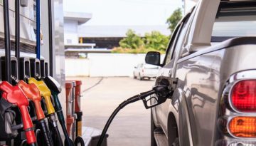 Πόσο αυξήθηκαν οι τιμές των καυσίμων μέσα σε ένα χρόνο στην Ελλάδα λόγω του πολέμου της Μέσης Ανατολής