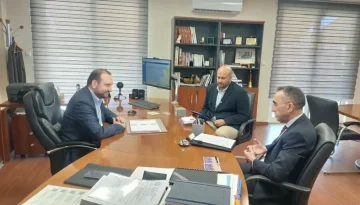 &Omicron; &pi;&rho;ό&epsilon;&delta;&rho;&omicron;&sigmaf; &tau;&omicron;&upsilon; &Omicron;&iota;&kappa;&omicron;&nu;&omicron;&mu;&iota;&kappa;&omicron;ύ &Epsilon;&pi;&iota;&mu;&epsilon;&lambda;&eta;&tau;&eta;&rho;ί&omicron;&upsilon; &Kappa;&omega;&nu;&sigma;&tau;&alpha;&nu;&tau;ί&nu;&omicron;&sigmaf; &Kappa;ό&lambda;&lambda;&iota;&alpha;&sigmaf; &sigma;&tau;&eta;&nu; &laquo;&Pi;&raquo;: &Omicron;&iota; &epsilon;&xi;&alpha;&gamma;&omega;&gamma;έ&sigmaf; &tau;&omicron; &zeta;&eta;&tau;&omicron;ύ&mu;&epsilon;&nu;&omicron; &gamma;&iota;&alpha; &tau;&eta;&nu; &Epsilon;&lambda;&lambda;ά&delta;&alpha;