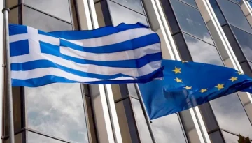 &Delta;&Nu;&Tau;: &Eta; &Epsilon;&lambda;&lambda;ά&delta;&alpha; &rho;ί&chi;&nu;&epsilon;&iota; &tau;&omicron; &chi;&rho;έ&omicron;&sigmaf;, &eta; &Epsilon;&upsilon;&rho;ώ&pi;&eta; &tau;&omicron; &beta;&lambda;έ&pi;&epsilon;&iota; &nu;&alpha; &phi;&omicron;&upsilon;&sigma;&kappa;ώ&nu;&epsilon;&iota;