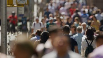 Η μονομερής ανάγνωση της εξόδου από τη διαδικασία μακροοικονομικών ανισορροπιών