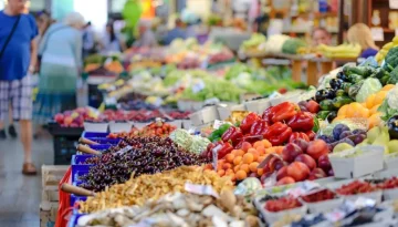 Λαϊκές αγορές: Πώς θα εφαρμοστεί η μείωση 30% στο τεκμαρτό εισόδημα