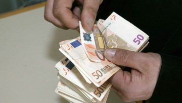 Οι μισθοί επιστρέφουν στη… μιζέρια- «Φρένο» στις αυξήσεις- Στοιχεία ΤτΕ