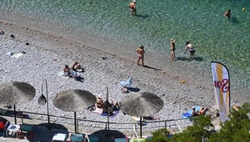 &Eta; &Epsilon;&lambda;&lambda;ά&delta;&alpha; &alpha;&nu;&epsilon;&beta;&alpha;ί&nu;&epsilon;&iota; &sigma;&tau;&iota;&sigmaf; &pi;&rho;&omicron;&tau;&iota;&mu;ή&sigma;&epsilon;&iota;&sigmaf; &tau;&omega;&nu; &Beta;έ&lambda;&gamma;&omega;&nu; &gamma;&iota;&alpha; &tau;&omicron; &kappa;&alpha;&lambda;&omicron;&kappa;&alpha;ί&rho;&iota;