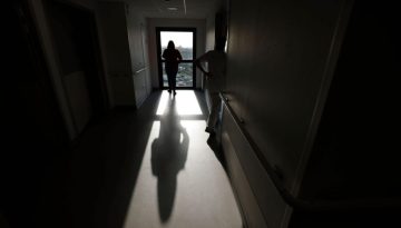&Alpha;&sigma;&phi;ά&lambda;&iota;&sigma;&tau;&rho;&alpha; &upsilon;&gamma;&epsilon;ί&alpha;&sigmaf;: &Gamma;&iota;&alpha;&tau;ί &pi;&lambda;&eta;&rho;ώ&nu;&omicron;&upsilon;&mu;&epsilon; &kappa;ά&theta;&epsilon; &chi;&rho;ό&nu;&omicron; &pi;&epsilon;&rho;&iota;&sigma;&sigma;ό&tau;&epsilon;&rho;&alpha; &kappa;&alpha;&iota; &pi;&omicron;ύ &kappa;&rho;ύ&beta;&epsilon;&tau;&alpha;&iota; &eta; &pi;&alpha;&gamma;ί&delta;&alpha;