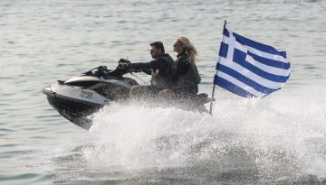&Alpha;&pi;&omicron;&pi;&lambda;&eta;&rho;&omega;&mu;ή &delta;&alpha;&nu;&epsilon;ί&omega;&nu; &Epsilon;&lambda;&lambda;ά&delta;&alpha;: &Nu;έ&alpha; &psi;ή&phi;&omicron;&sigmaf; &epsilon;&mu;&pi;&iota;&sigma;&tau;&omicron;&sigma;ύ&nu;&eta;&sigmaf;