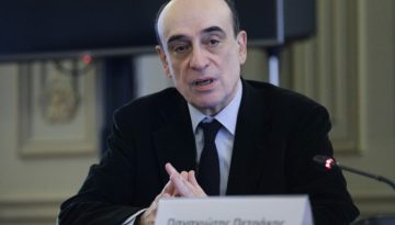 Πετράκης στο ΕΡΤnews Radio 105,8: Από 80 έως 90 δολάρια το πετρέλαιο το 2027 – Στο 3,8% ο πληθωρισμός
