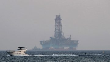 &Eta; &Epsilon;&lambda;&lambda;ά&delta;&alpha; &alpha;&nu;&epsilon;&beta;&alpha;ί&nu;&epsilon;&iota; &sigma;&tau;&eta;&nu; &epsilon;&nu;&epsilon;&rho;&gamma;&epsilon;&iota;&alpha;&kappa;ή &sigma;&kappa;&alpha;&kappa;&iota;έ&rho;&alpha; &ndash; &Tau;&iota; &gamma;&rho;ά&phi;&epsilon;&iota; &omicron; &xi;έ&nu;&omicron;&sigmaf; &Tau;ύ&pi;&omicron;&sigmaf;