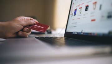 ΑΑΔΕ: Δασμός 3€ στις ηλεκτρονικές αγορές από χώρες εκτός Ε.Ε.