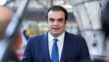 &Pi;&iota;&epsilon;&rho;&rho;&alpha;&kappa;ά&kappa;&eta;&sigmaf;: &Eta; &pi;&rho;ό&sigma;&theta;&epsilon;&tau;&eta; &delta;&eta;&mu;&omicron;&sigma;&iota;&omicron;&nu;&omicron;&mu;&iota;&kappa;ή &epsilon;&upsilon;&epsilon;&lambda;&iota;&xi;ί&alpha; &mu;&alpha;&sigmaf; &epsilon;&pi;&iota;&tau;&rho;έ&pi;&epsilon;&iota; &nu;&alpha; &laquo;&tau;&rho;έ&xi;&omicron;&upsilon;&mu;&epsilon;&raquo; &tau;&iota;&sigmaf; &epsilon;&pi;&epsilon;&nu;&delta;ύ&sigma;&epsilon;&iota;&sigmaf; &sigma;&tau;&eta;&nu; &epsilon;&nu;έ&rho;&gamma;&epsilon;&iota;&alpha;