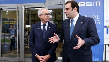 &Pi;&iota;&epsilon;&rho;&rho;&alpha;&kappa;ά&kappa;&eta;&sigmaf; &sigma;&tau;&omicron;&nu; ESM: &Eta; &Epsilon;&lambda;&lambda;ά&delta;&alpha; &epsilon;ί&nu;&alpha;&iota; &pi;&alpha;&rho;ά&delta;&epsilon;&iota;&gamma;&mu;&alpha; &tau;&omicron;ύ &tau;&iota; &mu;&pi;&omicron;&rho;&epsilon;ί &nu;&alpha; &epsilon;&pi;&iota;&tau;&epsilon;&upsilon;&chi;&theta;&epsilon;ί ό&tau;&alpha;&nu; &eta; &epsilon;&upsilon;&rho;&omega;&pi;&alpha;ϊ&kappa;ή &sigma;&tau;ή&rho;&iota;&xi;&eta; &sigma;&upsilon;&nu;&alpha;&nu;&tau;ά &tau;&eta;&nu; &epsilon;&theta;&nu;&iota;&kappa;ή &alpha;&pi;&omicron;&phi;&alpha;&sigma;&iota;&sigma;&tau;&iota;&kappa;ό&tau;&eta;&tau;&alpha;