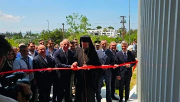 &Epsilon;&Kappa;&Epsilon;&Tau;&Alpha;: &Nu;έ&epsilon;&sigmaf; &upsilon;&pi;&omicron;&delta;&omicron;&mu;έ&sigmaf;, 49 &epsilon;&kappa;&alpha;&tau;. &epsilon;&upsilon;&rho;ώ &epsilon;&pi;έ&nu;&delta;&upsilon;&sigma;&eta; &kappa;&alpha;&iota; &eta; &Theta;&epsilon;&sigma;&sigma;&alpha;&lambda;&omicron;&nu;ί&kappa;&eta; &sigma;&tau;&omicron;&nu; &chi;ά&rho;&tau;&eta; &tau;&eta;&sigmaf; &kappa;&alpha;&iota;&nu;&omicron;&tau;&omicron;&mu;ί&alpha;&sigmaf;