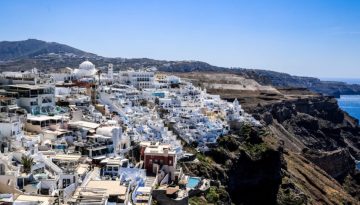 Στον «αέρα» η κρουαζιέρα στη Σαντορίνη μετά την αποχή των τουριστικών λεωφορείων