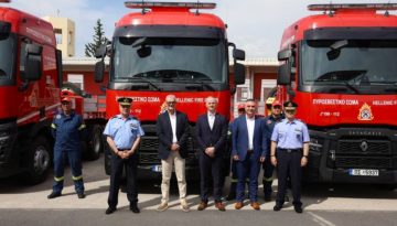 Όμιλος Σαρακάκη: Παράδοση 10 νέων τρακτόρων Renault Trucks στο Πυροσβεστικό Σώμα