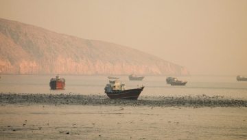 Τα Στενά του Ορμούζ ανοίγουν (;), το πετρέλαιο «πέφτει», αλλά οι τιμές θα συνεχίζουν την ανηφόρα