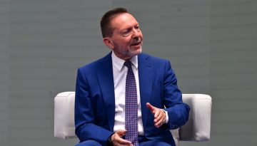 Στουρνάρας: Οι δημόσιες συντάξεις δεν θα αρκούν στο μέλλον