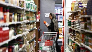 Η ακρίβεια και ο πληθωρισμός ωθούν τους πολίτες στο Ιράν στις αγορές με δόσεις και στα second hand προϊόντα