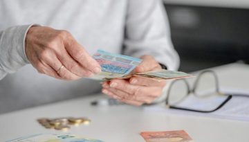 Τι αλλάζει στις συντάξεις: Ποιοι θα πάρουν έως 7.800 ευρώ και ποιοι συνταξιοδοτούνται νωρίτερα