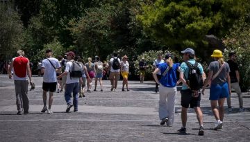 &Eta; &Epsilon;&lambda;&lambda;ά&delta;&alpha; &sigma;&tau;&omicron;&upsilon;&sigmaf; &pi;&rho;&omega;&tau;&alpha;&theta;&lambda;&eta;&tau;έ&sigmaf; &tau;&omicron;&upsilon; &epsilon;&upsilon;&rho;&omega;&pi;&alpha;ϊ&kappa;&omicron;ύ &tau;&omicron;&upsilon;&rho;&iota;&sigma;&mu;&omicron;ύ &kappa;&alpha;&theta;ώ&sigmaf; &epsilon;&nu;&iota;&sigma;&chi;ύ&omicron;&nu;&tau;&alpha;&iota; &pi;&lambda;&eta;&rho;ό&tau;&eta;&tau;&epsilon;&sigmaf; &kappa;&alpha;&iota; &epsilon;&pi;&epsilon;&nu;&delta;ύ&sigma;&epsilon;&iota;&sigmaf;