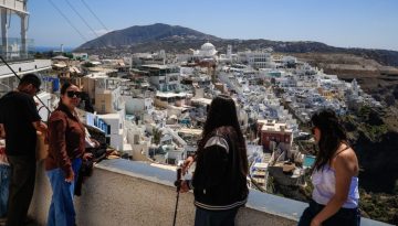 ΤτΕ: «Άλμα» 37% στις ταξιδιωτικές εισπράξεις το πρώτο τετράμηνο