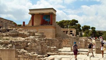 «Βράχος» ο Τουρισμός, στα ύψη παρά την κρίση στη Μέση Ανατολή τον Απρίλιο