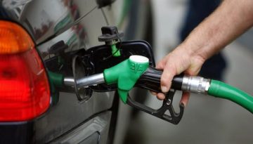 Καύσιμα: Υποχωρούν οι τιμές στην αντλία – Κάτω από τα 2 ευρώ η μέση τιμή στη βενζίνη