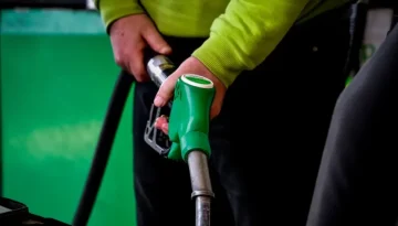 Τα διυλιστήρια προβλέπουν πετρέλαιο από 80 έως 100 δολάρια μετά τη συμφωνία ΗΠΑ – Ιράν