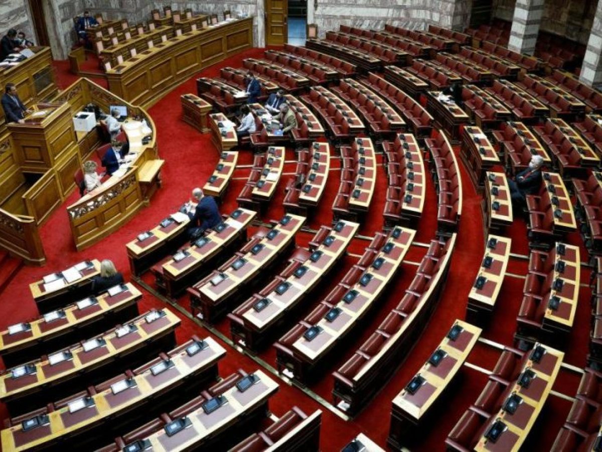 Στη Βουλή το πολυνομοσχέδιο: Όλες οι ρυθμίσεις για συντάξεις, ακατάσχετο και υβριδικά οχήματα