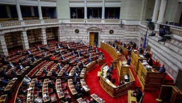 Στη Βουλή το πολυνομοσχέδιο για εισοδήματα, ιδιωτικό χρέος και στεγαστική κρίση