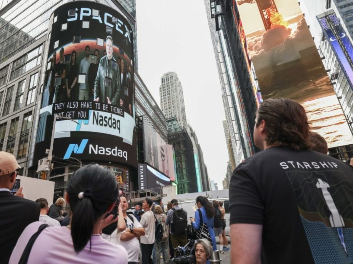 Σε ρυθμούς SpaceX η Wall Street, έκλεισε με κέρδη την εβδομάδα, ενίσχυση 350 μονάδων για Dow