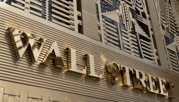 Πτώση στη Wall – Βουτιά πάνω από 3.5% στο πετρέλαιο
